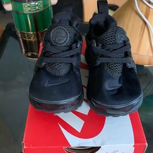 BLACK PRESTO NIKE sz 7C